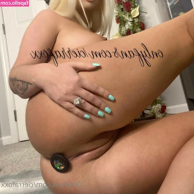 cierrafoxx - Swipe right ➡️ for a delicious up close pic of mommy’s sweet