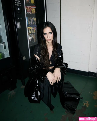 Hila Klein [ hila-klein ] - Put your warm mouth in here and devour my tits. 🫦