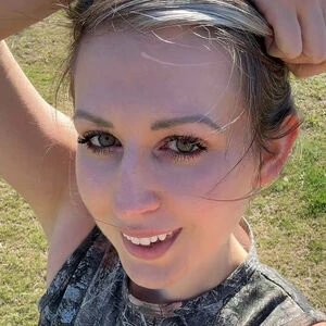 Grlnxtdoor111