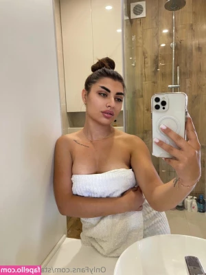mia_maddison_rsrv [ mia-maddison-rsrv ] - On such a hot day I have a sweet wet bush for you  I know you love my