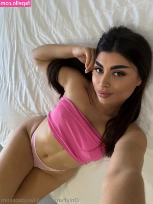 mia_maddison_rsrv [ mia-maddison-rsrv ] - Hopping on real quick to say I m still sick- feeling a little better