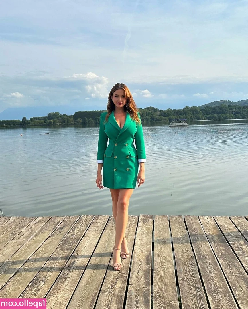 farmerdarya - Tell me something naughty you want me to do.......