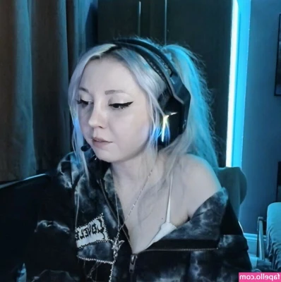 Denkachus [ denkachus-1 ] - Excuse me senpai, can you fondle my oppais for me please 🥺💞