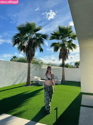 Kathy Zheng [ kathy-zheng-1 ] - So I bought this samurai sword dildo and fucked myself with it!! Want