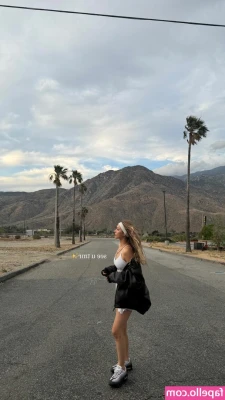 Kathy Zheng [ kathy-zheng-1 ] - Don’t be a tail-gaiter 😎🤣😘😜 Butt plugged, loose fitting
