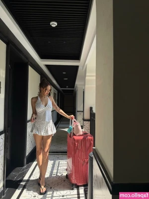 Kathy Zheng [ kathy-zheng-1 ] - Tanguita rosa en Brasil 😯🌴🍍
