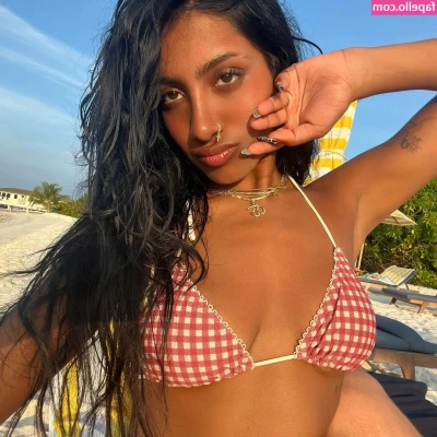 Lara Raj [ lara-raj ] - Ugh, this toy is so nice 🤭
