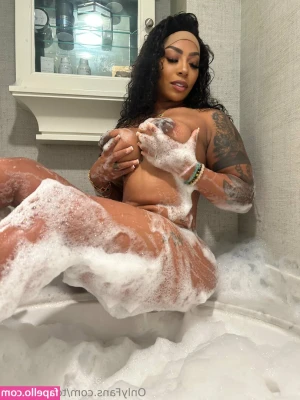 tokyosworld - 📸 @joeysfeetgirls with @cowgirlpeachxxx @cowgirlpeachfetlife