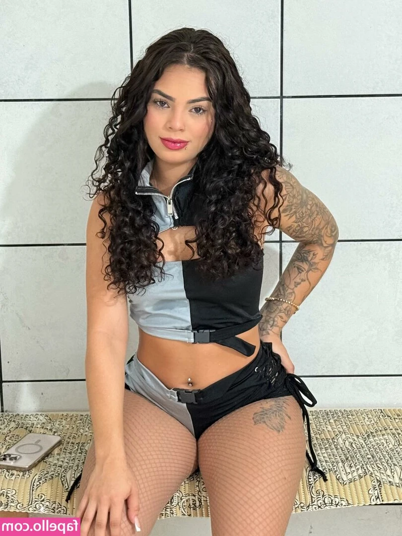 Rayssa Oliveira [ rayssa-oliveira ] - On or off? 🤔🎄 Spoil me for Christmas ?