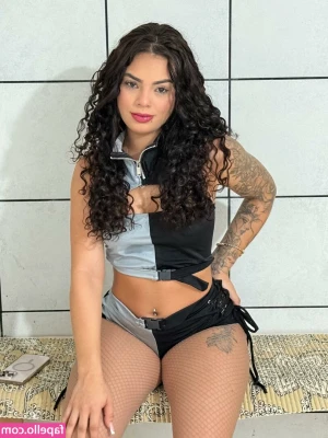 Rayssa Oliveira [ rayssa-oliveira ] - On or off? 🤔🎄 Spoil me for Christmas ?
