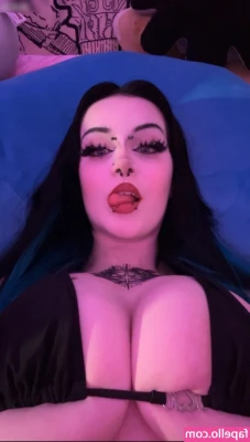 Sylvieesxo - Wake you up with my cheeks smothering your face!😘