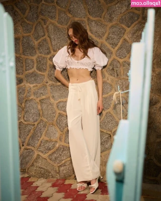 Sonya Zoloeva [ sonya-zoloeva ] - look how WET my pussy is !! I NEED TO CUM !! Filming 2 customs today!