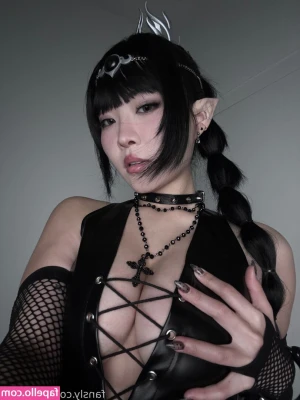 Dystorra [ dystorra-26 ] - Happy Titty Tuesday Gems 😏😘💋❤️ . . Wouldn't you love to