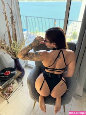 Tokiia - On all fours, wiggle your asshole.