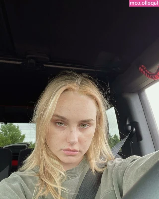 Alice Kristiansen [ alice-kristiansen ] - Am I a bad or good girl for not putting on panties? 🤭❤️️