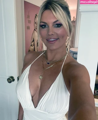 Courtneyhansen - 𝐇𝐞𝐥𝐥𝐨, 𝐉𝐮𝐧𝐞! 😍 𝐍𝐨𝐰,