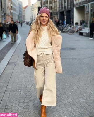 Sara Kulka [ sara-kulka ] - Cute goth pale tits red accents, what's not to love?