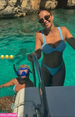 Jasmine Brownsword [ jasmine-brownsword-1 ] - I love watching subs trying to fight the urge 😆😆 its relapse