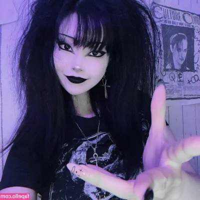 Livingdead_kev [ livingdead-kev ] - Feet in the air...we don't care!