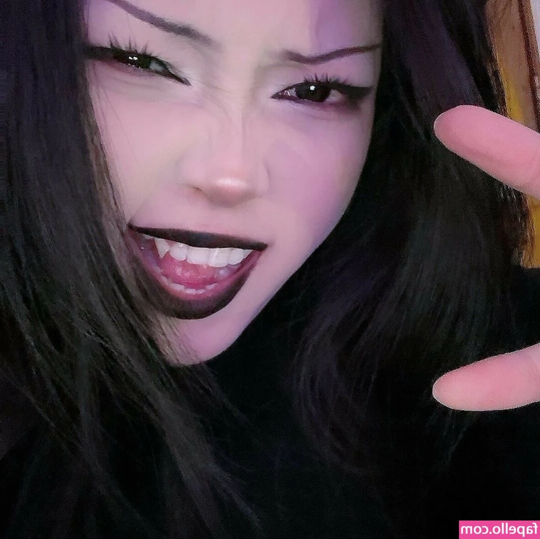 Livingdead_kev [ livingdead-kev ] - I want a kiss