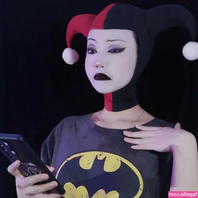 Livingdead_kev [ livingdead-kev ] - What’s under my robe 👀🫣👏🏽👏🏽👏🏽😈