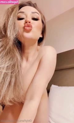 catyvids - Pushing it hard  grabbing her apples  He sais  Going to make you all