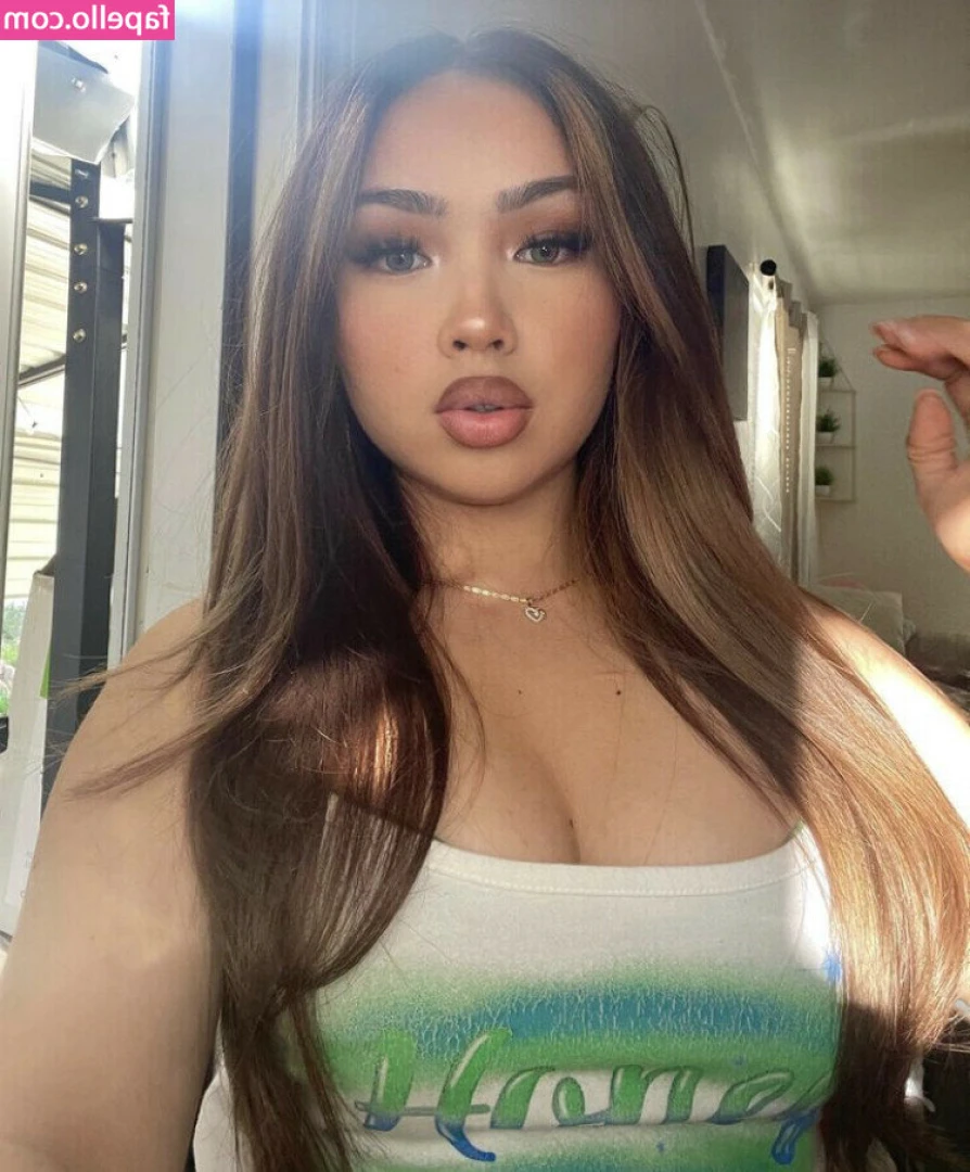 Julianarmah - 🕶 There are perks to dating the nerdy girl in class