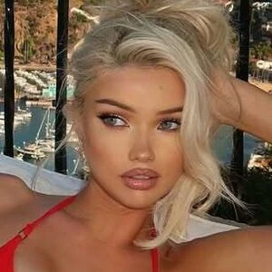 Vlada Glukhova aka hellogoldenvi
