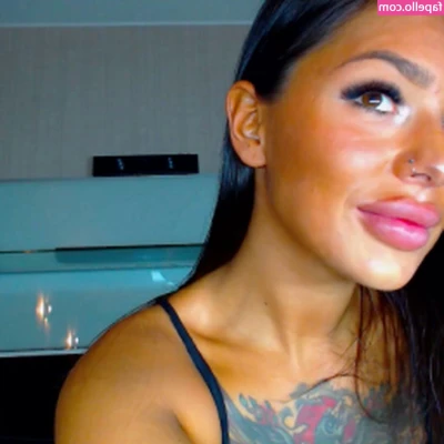 Joanna Bailess [ joanna-bailess ] - Even tho my foot isn't healed. I still show you love 🥰🥰🥰