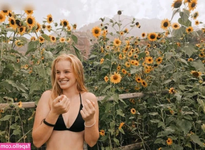 Julia Hatch [ julia-hatch ] - Hot little strip tease video 🤭