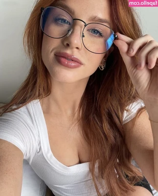 Julia Hatch [ julia-hatch ] - Who Wants A Bite? 💕