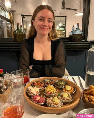 Adventures And Naps [ adventures-and-naps ] - (✧ω✧)It's so nice to receive flowers, I think you can see the