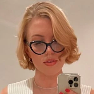 Vivienne Cole