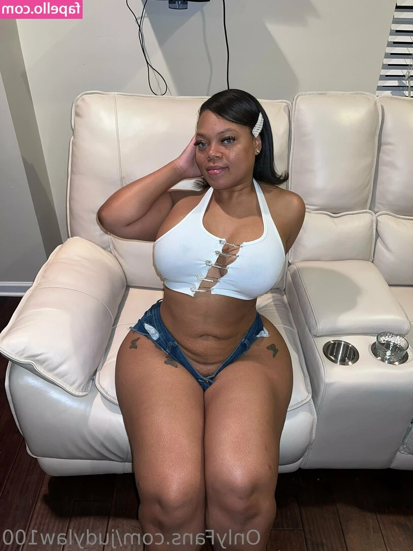 judylaw100 - Woke up horny. Lucky my neighbor was around.