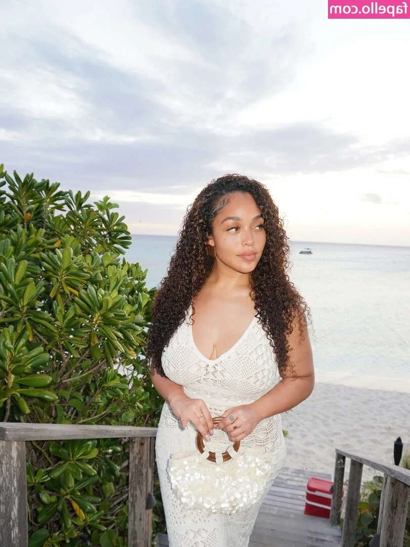 jordynwoods - As promised, here is Part.2 of the recording of one of the Live Show