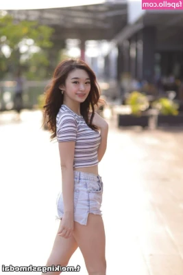 Livy Renata [ livy-renata ] - Every blonde needs a brunette 😈