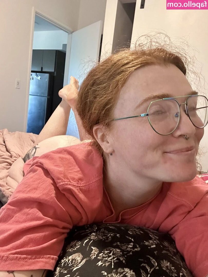 Juniperanne - Cumming in Silk...I use my fingers, a glass dildo, and a vibrator to