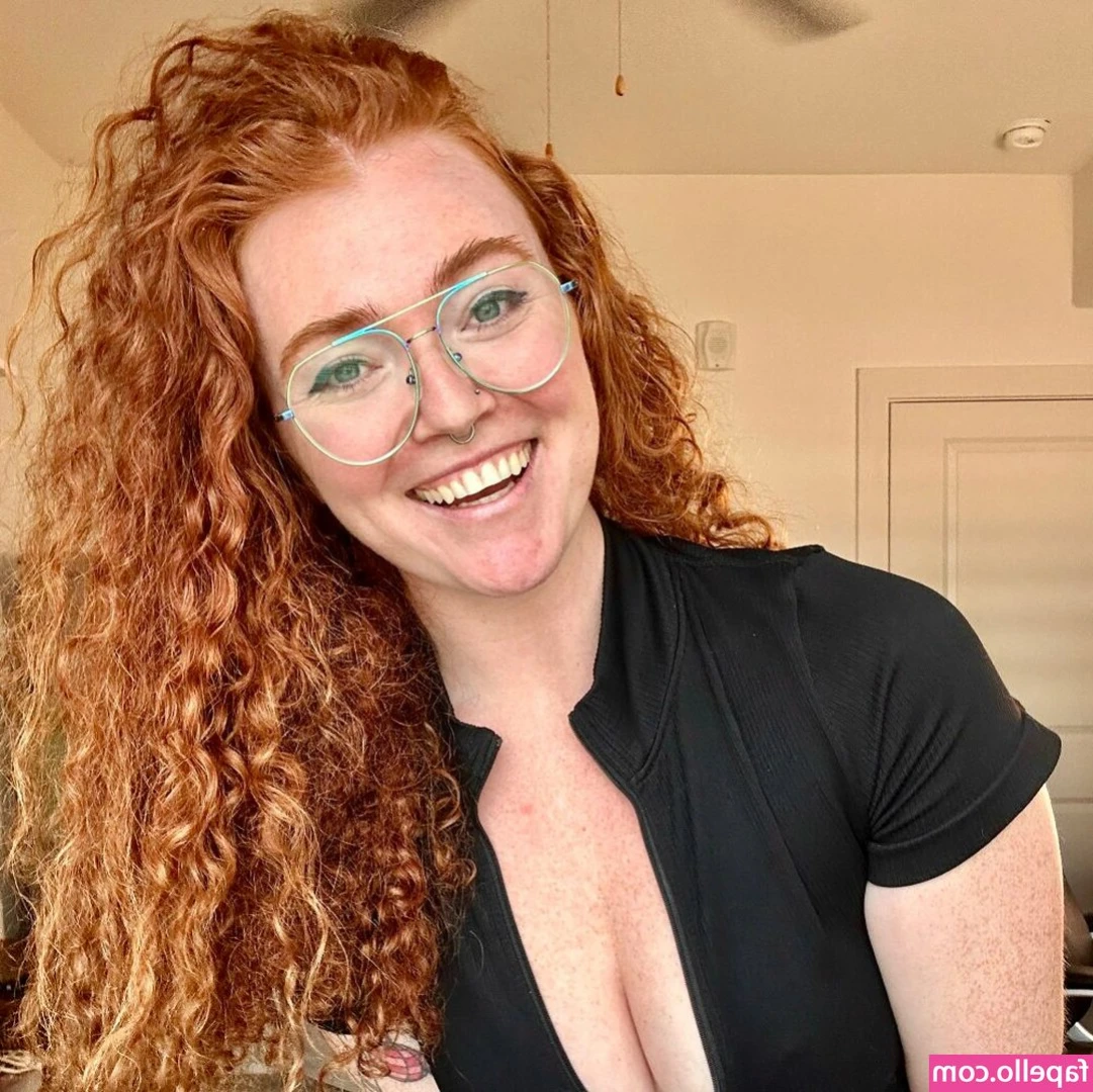 Juniperanne - A green bra and panties