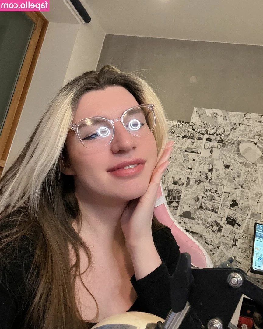 izzywinterz [ izzywinterz-1 ] - I can't..reach...