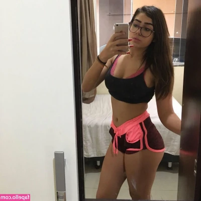Giih Moreira [ giih-moreira ] - Big Ol Booty! Would you let me cook naked with you? :P