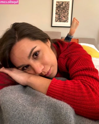 Sofía Rocha [ sofia-rocha ] - Squirting all over using a venom tongue! ID#117  Who is your favorite