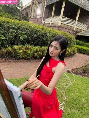 Minnie (Nicha Yontararak - I-dle [ minnie-nicha-yontararak-i-dle ] - I’m sorry I’ve been quiet but I’ve been recording content. But
