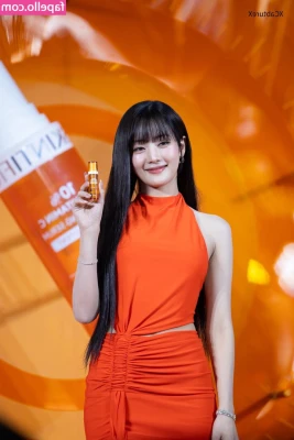 Minnie (Nicha Yontararak - I-dle [ minnie-nicha-yontararak-i-dle ] - Would you let me sit on your lap babe? 🥴