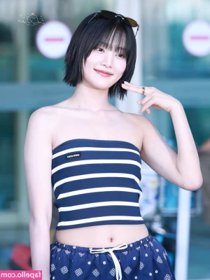 Minnie (Nicha Yontararak - I-dle [ minnie-nicha-yontararak-i-dle ] - Throwback Thursday! I need to go back to the nude beach soon !!!