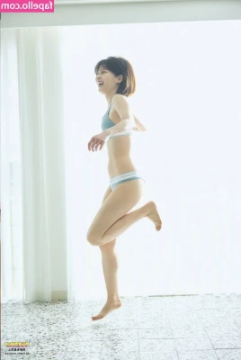 Saori Araki 荒木佐保里 [ saori-araki ] - Losers like you sit at the edge—sniffing and sending.