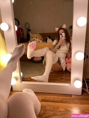 leonesan - Fuck, I miss crawling around naked outside in the sun.