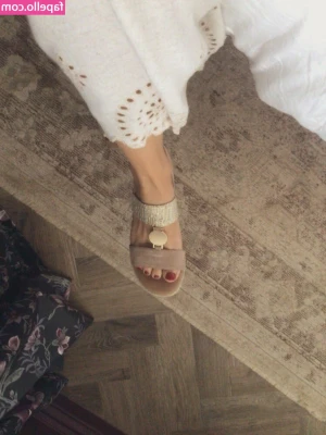 Kate Harrison [ kate-harrison ] - Yeahhhh I just sent out my 3 only pussy vids so far for $33 total..!