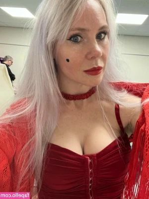 Donna Shepherd [ donna-shepherd ] - Would you consider me a milf?🤪
