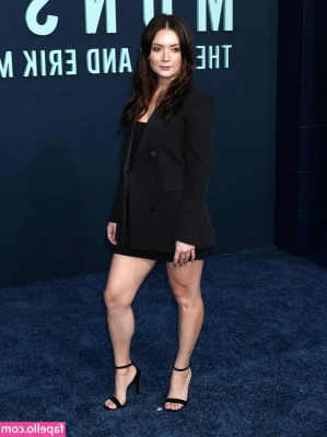 Billie Lourd [ billie-lourd ] - Let's watch a movie!