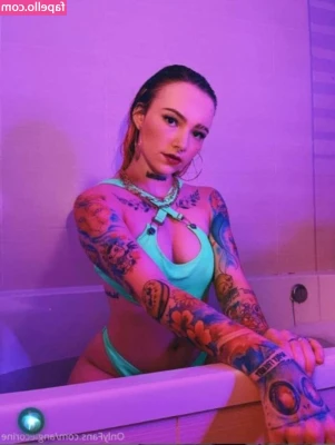Angie Corine [ angie-corine ] - Swipe to make me bend for you 😈💕